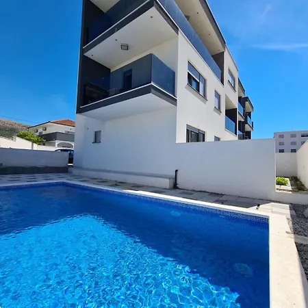 Apartmán Sunny Day , Three Bedroom With Pool