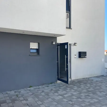Sunny Day , Three Bedroom With Pool Apartmán Trogir