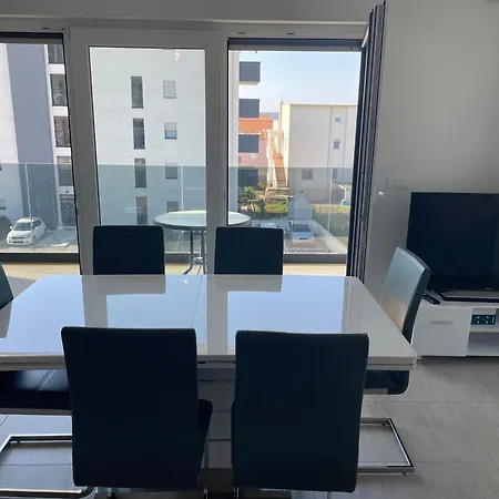 Sunny Day , Three Bedroom With Pool Apartmán Trogir