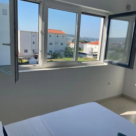 Sunny Day , Three Bedroom With Pool شقة تروغير