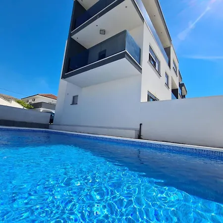 Sunny Day , Three Bedroom With Pool * Trogir