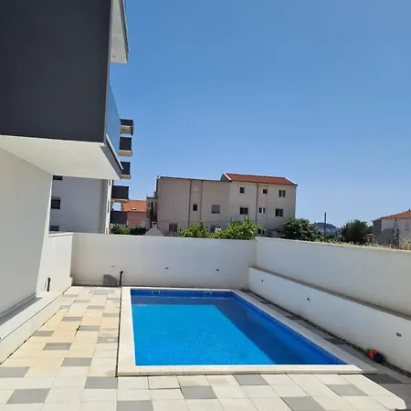 Sunny Day , Three Bedroom With Pool Apartamento *