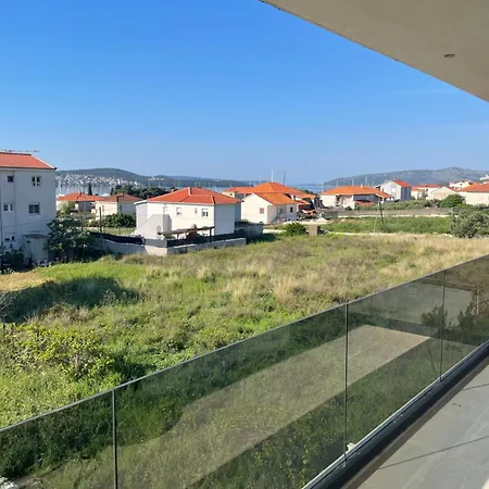 Sunny Day , Three Bedroom With Pool شقة