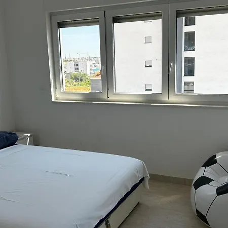 Sunny Day , Three Bedroom With Pool
