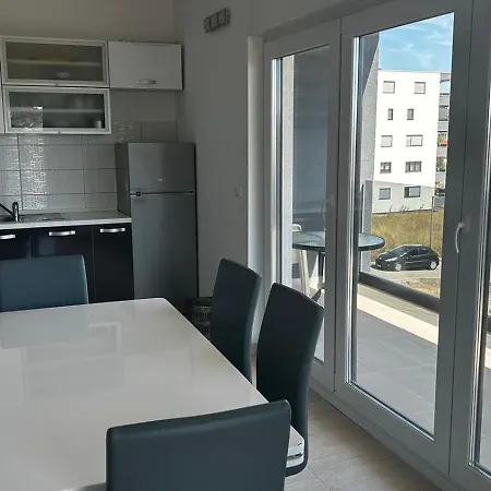 Sunny Day , Three Bedroom With Pool *