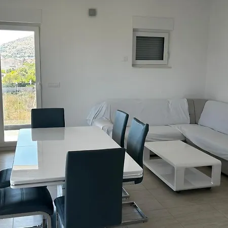 Sunny Day , Three Bedroom With Pool تروغير
