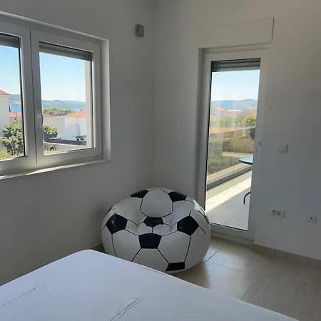 Sunny Day , Three Bedroom With Pool شقة